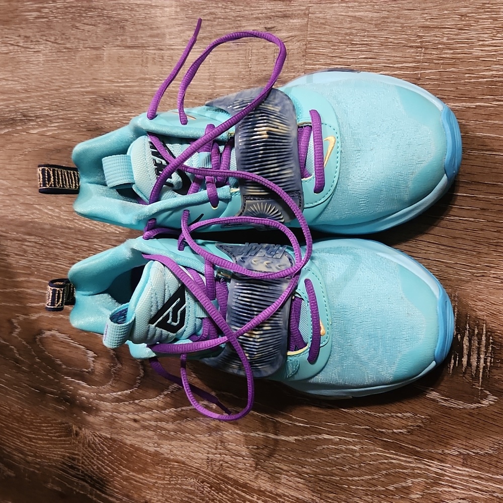 Boys Nike Zoom Freak 3